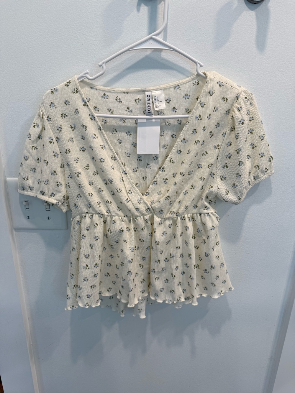 H&M Cream Floral Peplum Top Size Small NWT